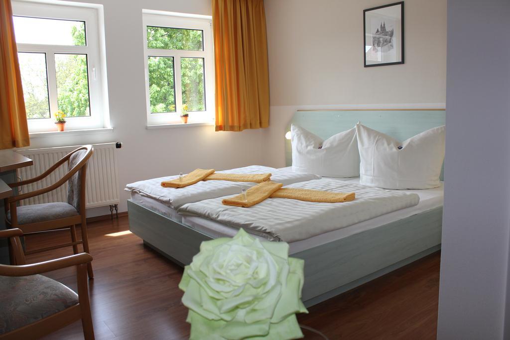Lindenhof Hotel Thiendorf Bagian luar foto